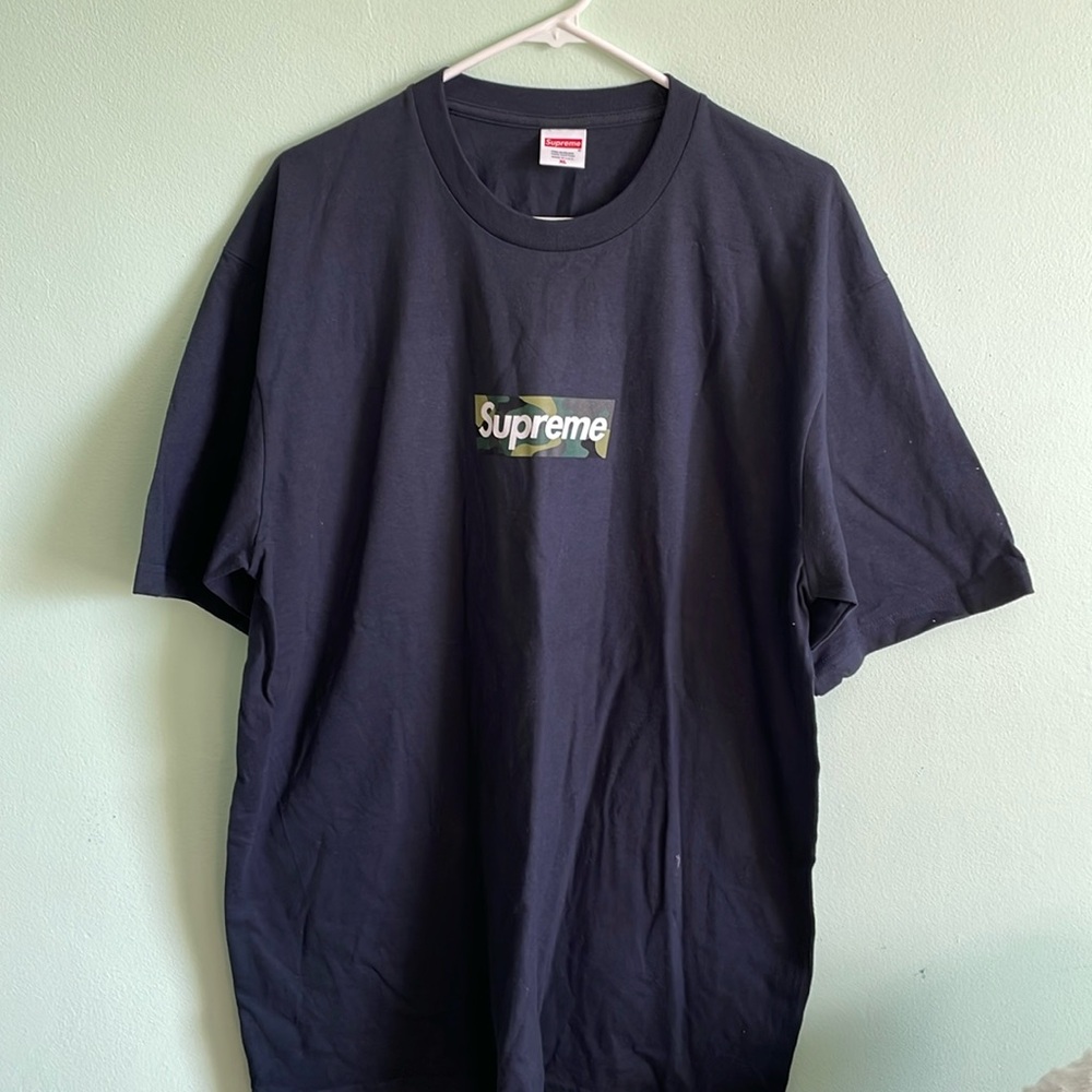 NWOT SUPREME Tee